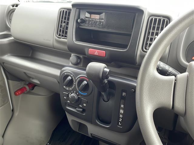 エブリイ ＰＡ　４ＷＤボタン有　オートマシフト　純正ラジオ　両側スライドドア　純正ゴムマット　ドアバイザー　スペアキー　ヘッドアップコンソール　純正スチールホイール（7枚目）