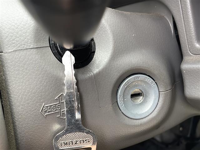 エブリイ ＰＡ　４ＷＤボタン有　オートマシフト　純正ラジオ　両側スライドドア　純正ゴムマット　ドアバイザー　スペアキー　ヘッドアップコンソール　純正スチールホイール（8枚目）