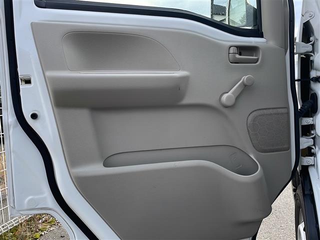 エブリイ ＰＡ　４ＷＤボタン有　オートマシフト　純正ラジオ　両側スライドドア　純正ゴムマット　ドアバイザー　スペアキー　ヘッドアップコンソール　純正スチールホイール（13枚目）