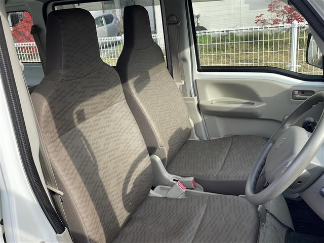 エブリイ ＰＡ　４ＷＤボタン有　オートマシフト　純正ラジオ　両側スライドドア　純正ゴムマット　ドアバイザー　スペアキー　ヘッドアップコンソール　純正スチールホイール（16枚目）