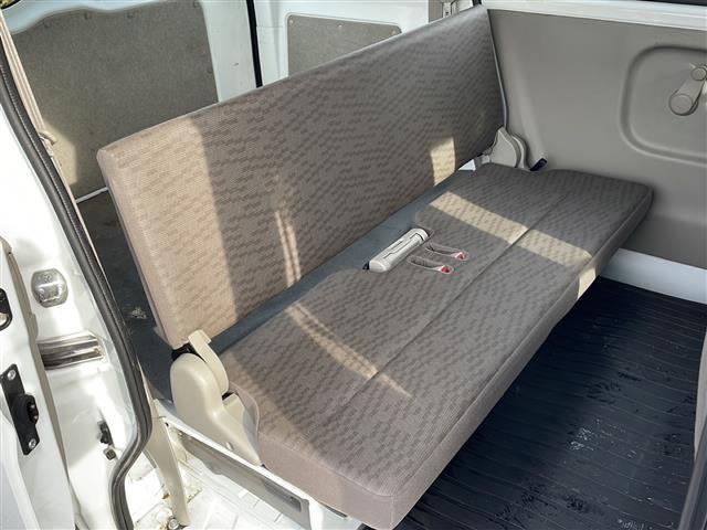 エブリイ ＰＡ　４ＷＤボタン有　オートマシフト　純正ラジオ　両側スライドドア　純正ゴムマット　ドアバイザー　スペアキー　ヘッドアップコンソール　純正スチールホイール（19枚目）