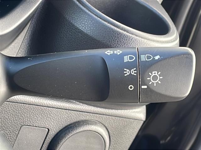 ピクシスエポック Ｌ　社外ナビ　フルセグ　ＢＴ　前後ドラレコ　取説　地図ＳＤ　リモコンキー　キーレス　純正フロアマット　ＴＶキャンセラー　横滑り防止　アイドリングストップ　盗難防止装置　ハロゲンヘッドライト　ドアバイザー（9枚目）