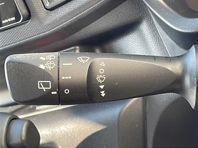 ピクシスエポック Ｌ　社外ナビ　フルセグ　ＢＴ　前後ドラレコ　取説　地図ＳＤ　リモコンキー　キーレス　純正フロアマット　ＴＶキャンセラー　横滑り防止　アイドリングストップ　盗難防止装置　ハロゲンヘッドライト　ドアバイザー（10枚目）