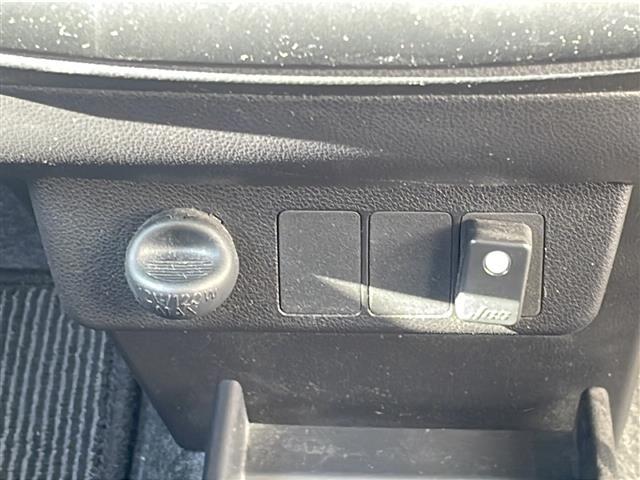 ピクシスエポック Ｌ　社外ナビ　フルセグ　ＢＴ　前後ドラレコ　取説　地図ＳＤ　リモコンキー　キーレス　純正フロアマット　ＴＶキャンセラー　横滑り防止　アイドリングストップ　盗難防止装置　ハロゲンヘッドライト　ドアバイザー（18枚目）