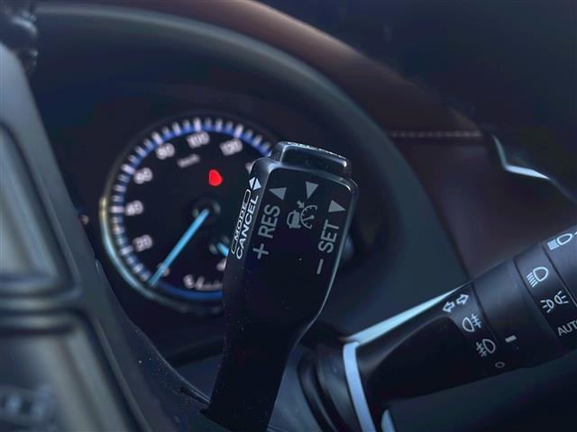 ハリアーハイブリッド プレミアム　４ＷＤ　純正モデリスタフルエアロ　サンルーフ　Ｂｌｕｔｏｏｔｈ　バックカメラ　ＡＬＰＩＮＥナビ　フルセグＴＶ　ＥＴＣ　コーナーセンサー　純正ＬＥＤライト　オートライト　ドライブレコーダー前　電動ハッチ（11枚目）