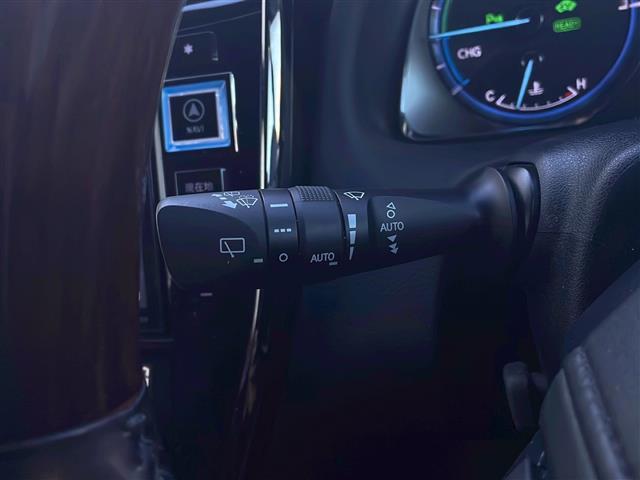 ハリアーハイブリッド プレミアム　４ＷＤ　純正モデリスタフルエアロ　サンルーフ　Ｂｌｕｔｏｏｔｈ　バックカメラ　ＡＬＰＩＮＥナビ　フルセグＴＶ　ＥＴＣ　コーナーセンサー　純正ＬＥＤライト　オートライト　ドライブレコーダー前　電動ハッチ（13枚目）