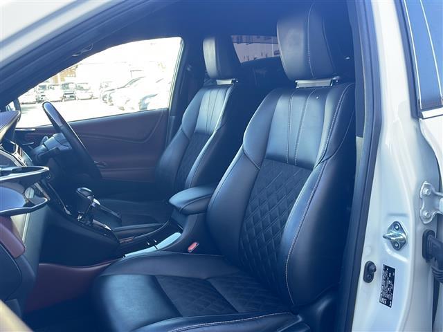 ハリアーハイブリッド プレミアム　４ＷＤ　純正モデリスタフルエアロ　サンルーフ　Ｂｌｕｔｏｏｔｈ　バックカメラ　ＡＬＰＩＮＥナビ　フルセグＴＶ　ＥＴＣ　コーナーセンサー　純正ＬＥＤライト　オートライト　ドライブレコーダー前　電動ハッチ（20枚目）