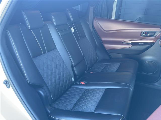 ハリアーハイブリッド プレミアム　４ＷＤ　純正モデリスタフルエアロ　サンルーフ　Ｂｌｕｔｏｏｔｈ　バックカメラ　ＡＬＰＩＮＥナビ　フルセグＴＶ　ＥＴＣ　コーナーセンサー　純正ＬＥＤライト　オートライト　ドライブレコーダー前　電動ハッチ（21枚目）