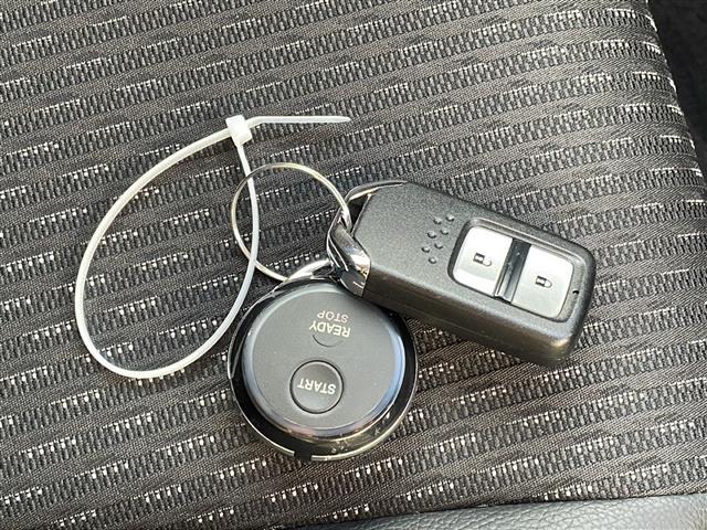 フィットハイブリッド Lパッケージ 純正ナビ バックC フルセグ BT ETC クルコン ステリモ 純正エンスタ スマートキー ワイパーデザイアー ECON 電格ミラー 前後ドラレコ LEDヘッドライト オートライト ドアバイザー(19枚目)