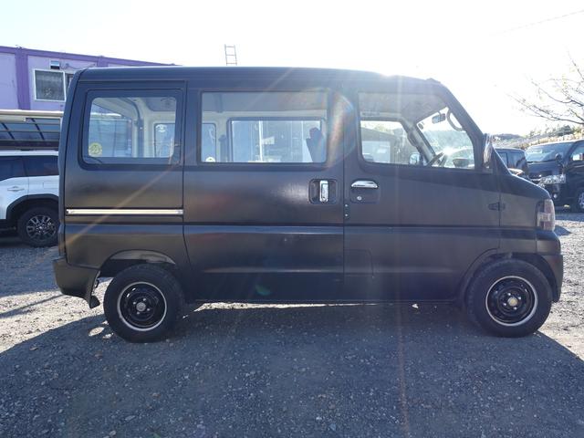 クリッパーバン ＤＸ　ブラック自家塗装オールペン車　社外ナビＴＶ　ＤＶＤ再生　オートマ　ハイルーフ　走行３３５００キロ　車両鑑定書付（11枚目）
