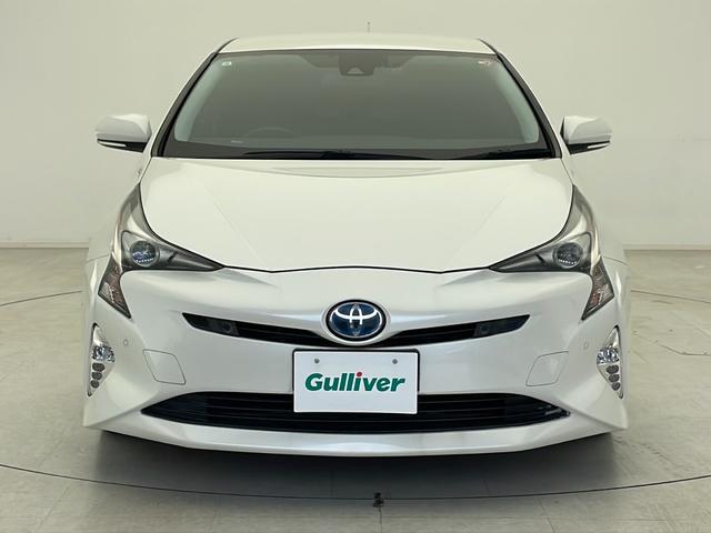 プリウス Sセーフティプラス 純正ナビ/フルセグTV/バックカメラ/ETC/ドライブレコーダー/パーキングアシスト/レーダークルーズコントロール/オートライト/オートハイビーム/LEDヘッドライト/フォグランプ/コーナーセンサー(32枚目)