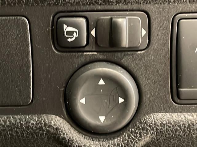 ノート X 純正7インチSDナビ/ワンセグTV/バックカメラ/ETC/プッシュスタート/スマートキー/アイドリングストップ/ABS/純正フロアマット/電動格納ミラー/ヘッドライトレベライザー/ドアバイザー(8枚目)