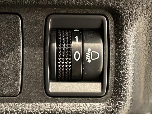 ノート X 純正7インチSDナビ/ワンセグTV/バックカメラ/ETC/プッシュスタート/スマートキー/アイドリングストップ/ABS/純正フロアマット/電動格納ミラー/ヘッドライトレベライザー/ドアバイザー(9枚目)