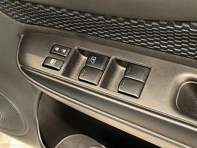 ノート X 純正7インチSDナビ/ワンセグTV/バックカメラ/ETC/プッシュスタート/スマートキー/アイドリングストップ/ABS/純正フロアマット/電動格納ミラー/ヘッドライトレベライザー/ドアバイザー(12枚目)