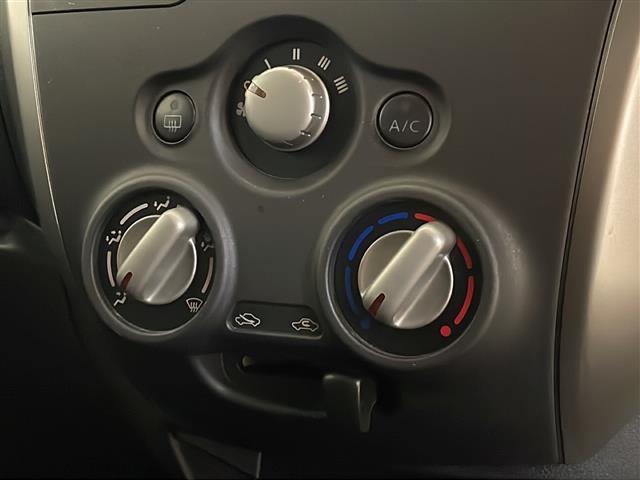 ノート X 純正7インチSDナビ/ワンセグTV/バックカメラ/ETC/プッシュスタート/スマートキー/アイドリングストップ/ABS/純正フロアマット/電動格納ミラー/ヘッドライトレベライザー/ドアバイザー(25枚目)