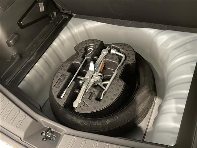 ノート X 純正7インチSDナビ/ワンセグTV/バックカメラ/ETC/プッシュスタート/スマートキー/アイドリングストップ/ABS/純正フロアマット/電動格納ミラー/ヘッドライトレベライザー/ドアバイザー(33枚目)