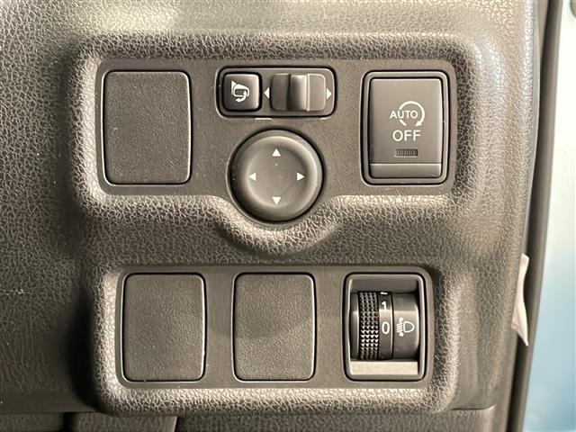 ノート X 純正7インチSDナビ/ワンセグTV/バックカメラ/ETC/プッシュスタート/スマートキー/アイドリングストップ/ABS/純正フロアマット/電動格納ミラー/ヘッドライトレベライザー/ドアバイザー(36枚目)