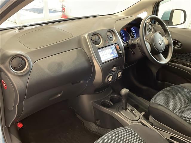 ノート X 純正7インチSDナビ/ワンセグTV/バックカメラ/ETC/プッシュスタート/スマートキー/アイドリングストップ/ABS/純正フロアマット/電動格納ミラー/ヘッドライトレベライザー/ドアバイザー(39枚目)