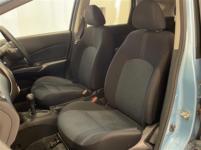 ノート X 純正7インチSDナビ/ワンセグTV/バックカメラ/ETC/プッシュスタート/スマートキー/アイドリングストップ/ABS/純正フロアマット/電動格納ミラー/ヘッドライトレベライザー/ドアバイザー(40枚目)