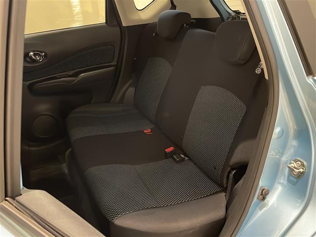 ノート X 純正7インチSDナビ/ワンセグTV/バックカメラ/ETC/プッシュスタート/スマートキー/アイドリングストップ/ABS/純正フロアマット/電動格納ミラー/ヘッドライトレベライザー/ドアバイザー(41枚目)