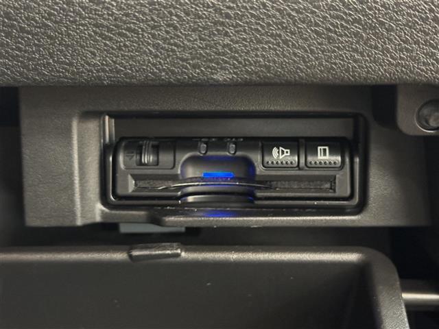 セレナ ｅ－パワー　オーテック　セーフティパッケージ　純正９インチＳＤナビ　　ＣＤ／ＤＶＤ／ＢＴ／フルセグ／ＭＳＶ／ＵＳＢ／ｉＰｏｄ／ＡＵＸ　　ＡｐｐｌｅＣａｒＰｌａｙ／ＡｕｄｒｏｉｄＡｕｔｏ☆アラウンドビューモニター☆両側パワースライドドア（11枚目）