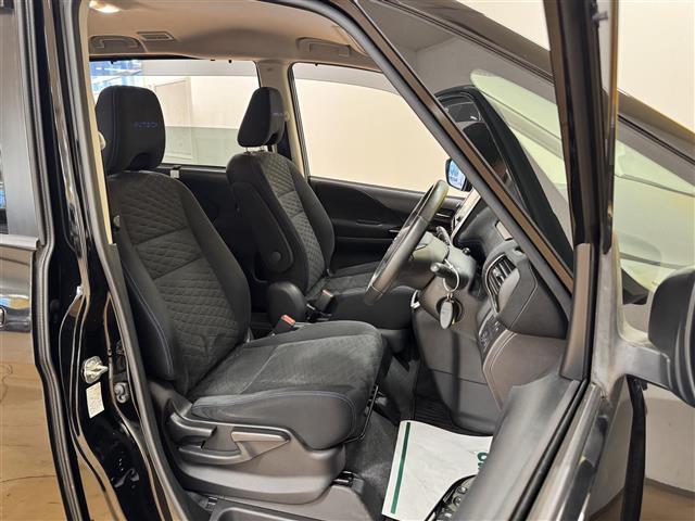 セレナ ｅ－パワー　オーテック　セーフティパッケージ　純正９インチＳＤナビ　　ＣＤ／ＤＶＤ／ＢＴ／フルセグ／ＭＳＶ／ＵＳＢ／ｉＰｏｄ／ＡＵＸ　　ＡｐｐｌｅＣａｒＰｌａｙ／ＡｕｄｒｏｉｄＡｕｔｏ☆アラウンドビューモニター☆両側パワースライドドア（14枚目）