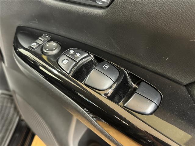 セレナ ｅ－パワー　オーテック　セーフティパッケージ　純正９インチＳＤナビ　　ＣＤ／ＤＶＤ／ＢＴ／フルセグ／ＭＳＶ／ＵＳＢ／ｉＰｏｄ／ＡＵＸ　　ＡｐｐｌｅＣａｒＰｌａｙ／ＡｕｄｒｏｉｄＡｕｔｏ☆アラウンドビューモニター☆両側パワースライドドア（40枚目）