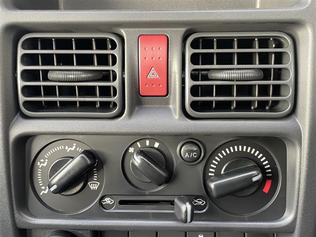 NT100クリッパートラック DX ワンオーナー ・AMFMラジオ・後方クリアランスソナー・横滑り防止装置・アイドリングストップ・オートライト・エアコン(9枚目)