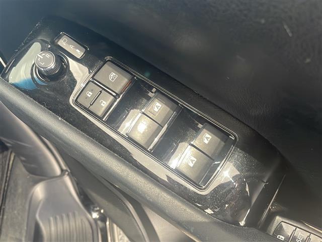 アルファード ２．５Ｓ　タイプゴールド　ワンオーナー・４ＷＤ・純正ディスプレイオーディオ／Ｂｌｕｅｔｏｏｔｈ／ミラキャスト／ＡｐｐｌｅＣａｒＰｌａｙ／ＡｎｄｒｏｉｄＡｕｔｏ・バックカメラ・ビルトインＥＴＣ・社外前後ドラレコ（12枚目）