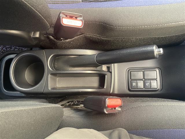 アクア S ワンオーナー・ナビ/ワンセグ/CD/AMFM・ビルトインETC・横滑り防止装置・ステアリングスイッチ・純正マット・社外AW+ノーマルタイヤ車載・スペアキー1本・保証書・取扱説明書(17枚目)