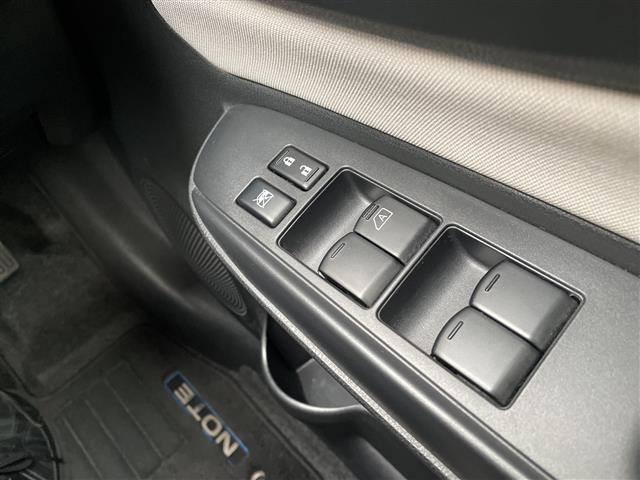 ノート ｅ－パワー　Ｘ　ＦＯＵＲ　ワンオーナー・純正ＳＤナビ　ＣＤ　ＤＶＤ　フルセグＴＶ　Ｂｌｕｅｔｏｏｔｈ接続・アラウンドビューモニター・エマージェンシーブレーキ・デジタルインナーミラー・オートライト・ハロゲン（10枚目）