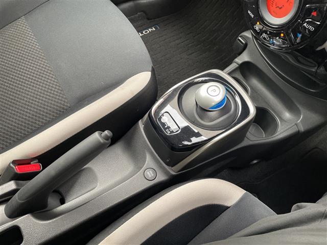 ノート ｅ－パワー　Ｘ　ＦＯＵＲ　ワンオーナー・純正ＳＤナビ　ＣＤ　ＤＶＤ　フルセグＴＶ　Ｂｌｕｅｔｏｏｔｈ接続・アラウンドビューモニター・エマージェンシーブレーキ・デジタルインナーミラー・オートライト・ハロゲン（14枚目）