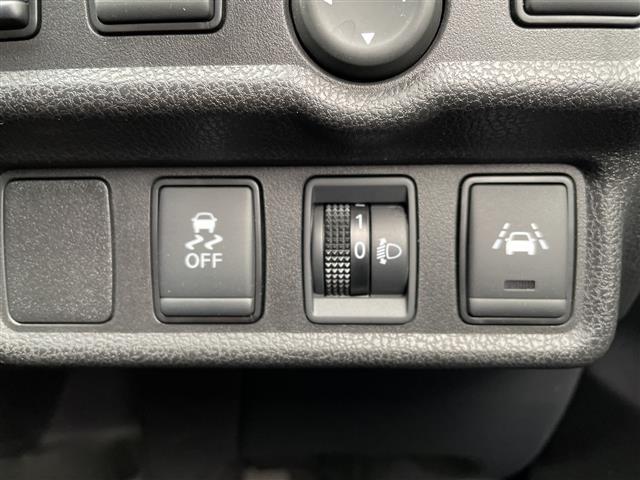 ノート ｅ－パワー　Ｘ　ＦＯＵＲ　ワンオーナー・純正ＳＤナビ　ＣＤ　ＤＶＤ　フルセグＴＶ　Ｂｌｕｅｔｏｏｔｈ接続・アラウンドビューモニター・エマージェンシーブレーキ・デジタルインナーミラー・オートライト・ハロゲン（19枚目）