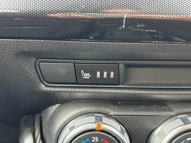 デミオ 13S 純正ナビ(フルセグ/BlueTooth/DVD/AM/FM)/シートヒーター前席/バックカメラ/ビルトインETC/USB/ドライブレコーダー/横滑り防止/スポーツモード/スタッドレスAWタイヤ(5枚目)