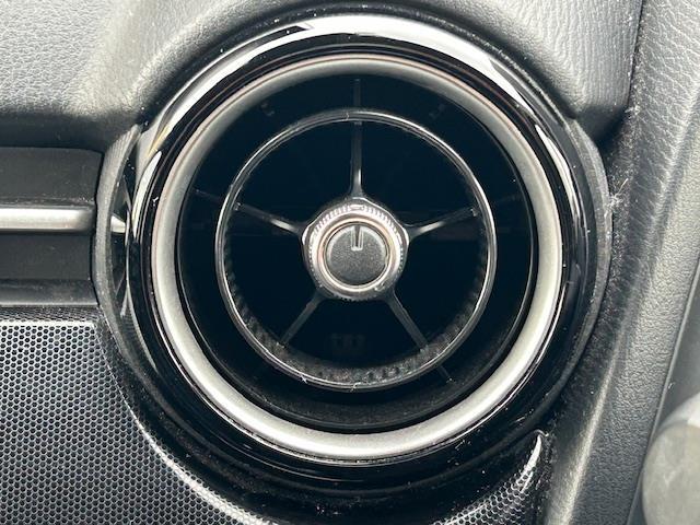 デミオ 13S 純正ナビ(フルセグ/BlueTooth/DVD/AM/FM)/シートヒーター前席/バックカメラ/ビルトインETC/USB/ドライブレコーダー/横滑り防止/スポーツモード/スタッドレスAWタイヤ(8枚目)