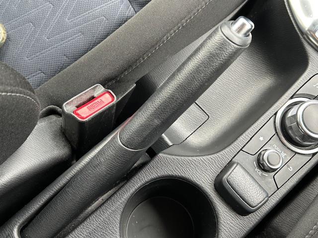 デミオ 13S 純正ナビ(フルセグ/BlueTooth/DVD/AM/FM)/シートヒーター前席/バックカメラ/ビルトインETC/USB/ドライブレコーダー/横滑り防止/スポーツモード/スタッドレスAWタイヤ(14枚目)