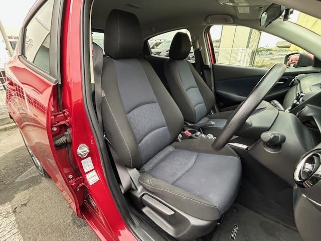 デミオ 13S 純正ナビ(フルセグ/BlueTooth/DVD/AM/FM)/シートヒーター前席/バックカメラ/ビルトインETC/USB/ドライブレコーダー/横滑り防止/スポーツモード/スタッドレスAWタイヤ(24枚目)