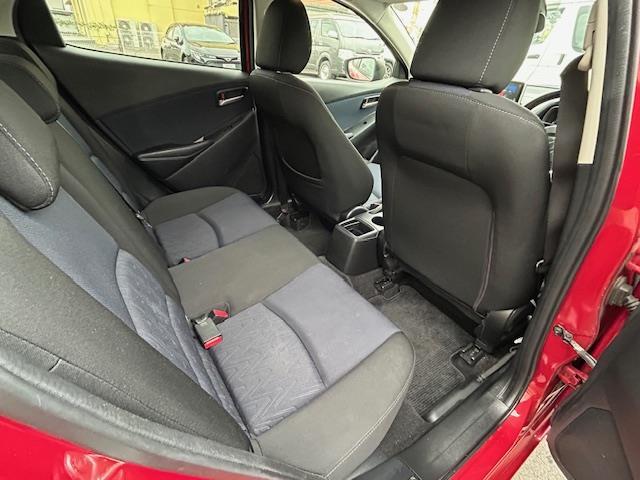 デミオ 13S 純正ナビ(フルセグ/BlueTooth/DVD/AM/FM)/シートヒーター前席/バックカメラ/ビルトインETC/USB/ドライブレコーダー/横滑り防止/スポーツモード/スタッドレスAWタイヤ(25枚目)