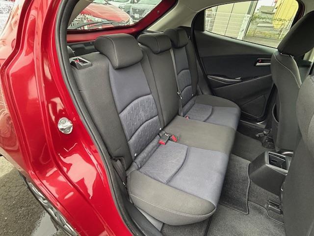 デミオ 13S 純正ナビ(フルセグ/BlueTooth/DVD/AM/FM)/シートヒーター前席/バックカメラ/ビルトインETC/USB/ドライブレコーダー/横滑り防止/スポーツモード/スタッドレスAWタイヤ(26枚目)