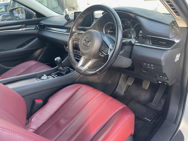 MAZDA6セダン XD ブラックトーンエディション ディーゼル車/4WD/MT車/純正ディスプレイオーディオ/BOSEサウンド/本革赤革シート/シートメモリ/パワーシート/360°ビューモニタ/シートヒータ/ステアリングヒータ/前後ドラレコ/冬タイヤ付(24枚目)