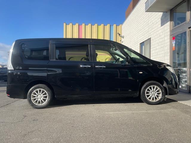 セレナ 20X 4WD/8人乗り/ALPINEナビ(フルセグ/BLueTooth)/ALPINEフリップダウンモニター/両側パワースライドドア/ドライブレコーダー/パーキングセンサー/スペアキー(4枚目)