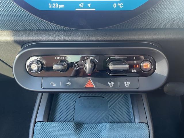 ＭＩＮＩ Ｓ　オール４　Ｍパッケージ／スモーキーグリーンＣ７１／パノラミックガラスサンルーフ／ＦＡＶＯＵＲＥＤＴＲＩＭブラウンシートＫＸＪ５／２０インチウィンドミル・スポーク２トーンＡＷ／（16枚目）