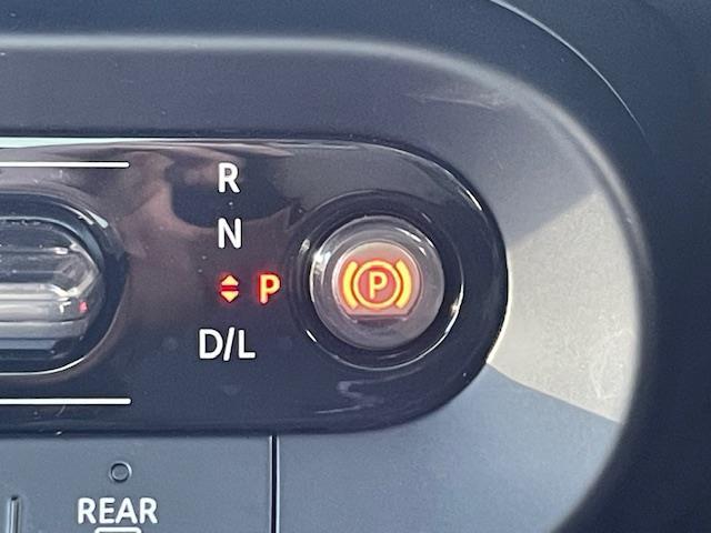 ＭＩＮＩ Ｓ　オール４　Ｍパッケージ／スモーキーグリーンＣ７１／パノラミックガラスサンルーフ／ＦＡＶＯＵＲＥＤＴＲＩＭブラウンシートＫＸＪ５／２０インチウィンドミル・スポーク２トーンＡＷ／（17枚目）