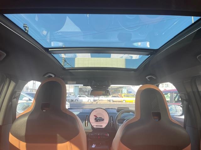 ＭＩＮＩ Ｓ　オール４　Ｍパッケージ／スモーキーグリーンＣ７１／パノラミックガラスサンルーフ／ＦＡＶＯＵＲＥＤＴＲＩＭブラウンシートＫＸＪ５／２０インチウィンドミル・スポーク２トーンＡＷ／（24枚目）