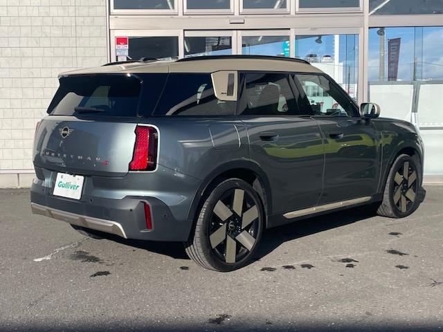 ＭＩＮＩ Ｓ　オール４　Ｍパッケージ／スモーキーグリーンＣ７１／パノラミックガラスサンルーフ／ＦＡＶＯＵＲＥＤＴＲＩＭブラウンシートＫＸＪ５／２０インチウィンドミル・スポーク２トーンＡＷ／（30枚目）