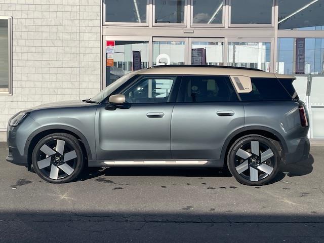 ＭＩＮＩ Ｓ　オール４　Ｍパッケージ／スモーキーグリーンＣ７１／パノラミックガラスサンルーフ／ＦＡＶＯＵＲＥＤＴＲＩＭブラウンシートＫＸＪ５／２０インチウィンドミル・スポーク２トーンＡＷ／（31枚目）