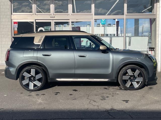 ＭＩＮＩ Ｓ　オール４　Ｍパッケージ／スモーキーグリーンＣ７１／パノラミックガラスサンルーフ／ＦＡＶＯＵＲＥＤＴＲＩＭブラウンシートＫＸＪ５／２０インチウィンドミル・スポーク２トーンＡＷ／（32枚目）