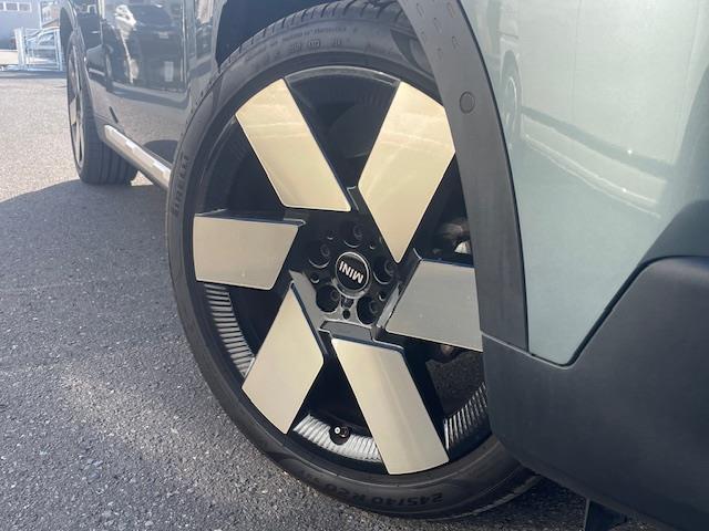 ＭＩＮＩ Ｓ　オール４　Ｍパッケージ／スモーキーグリーンＣ７１／パノラミックガラスサンルーフ／ＦＡＶＯＵＲＥＤＴＲＩＭブラウンシートＫＸＪ５／２０インチウィンドミル・スポーク２トーンＡＷ／（36枚目）