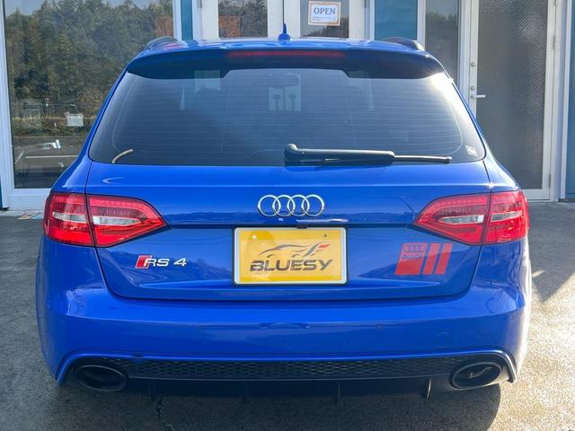 アウディ ＲＳ４アバント