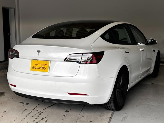 モデル3 スタンダードレンジプラス 2021年式・上海製造・Intel Atom・走行1万km・オートパイロット・パノラマガラスルーフ・純正ナビ・ヒートシーター・LEDオートライト・(3枚目)